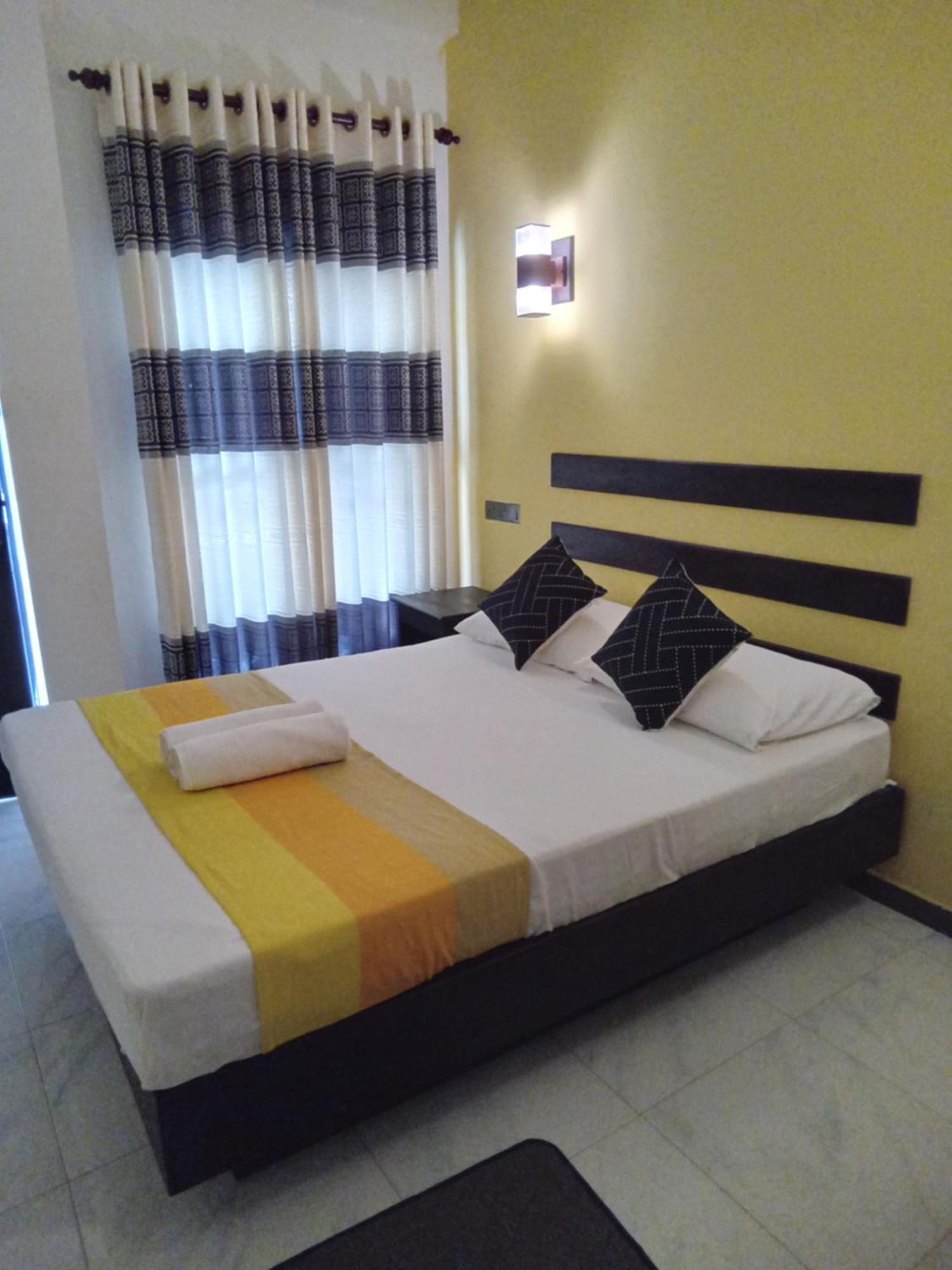Amron Resort Sigiriya Habitación foto